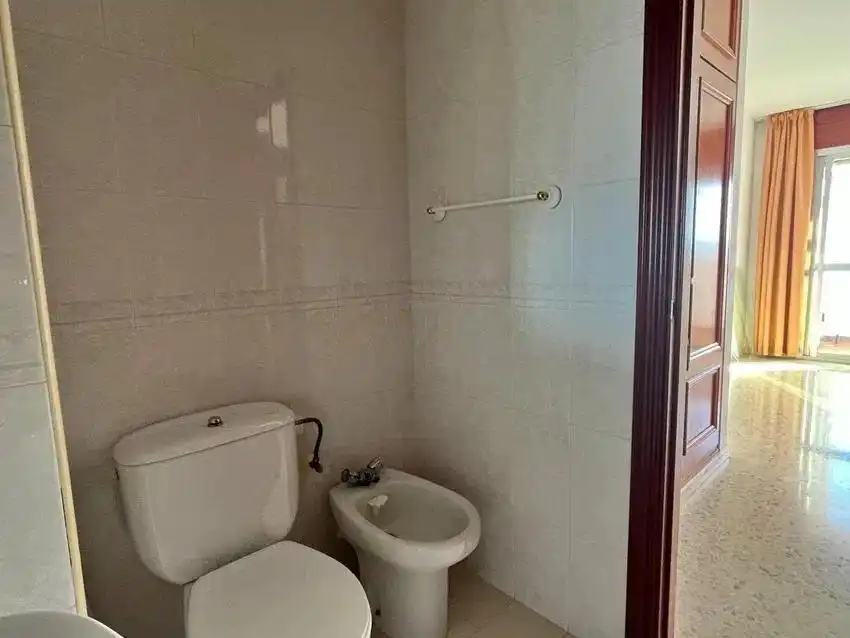 Bany de Apartament en venda en Rincón de la Victoria amb Terrassa, Balcó i Piscina comunitària
