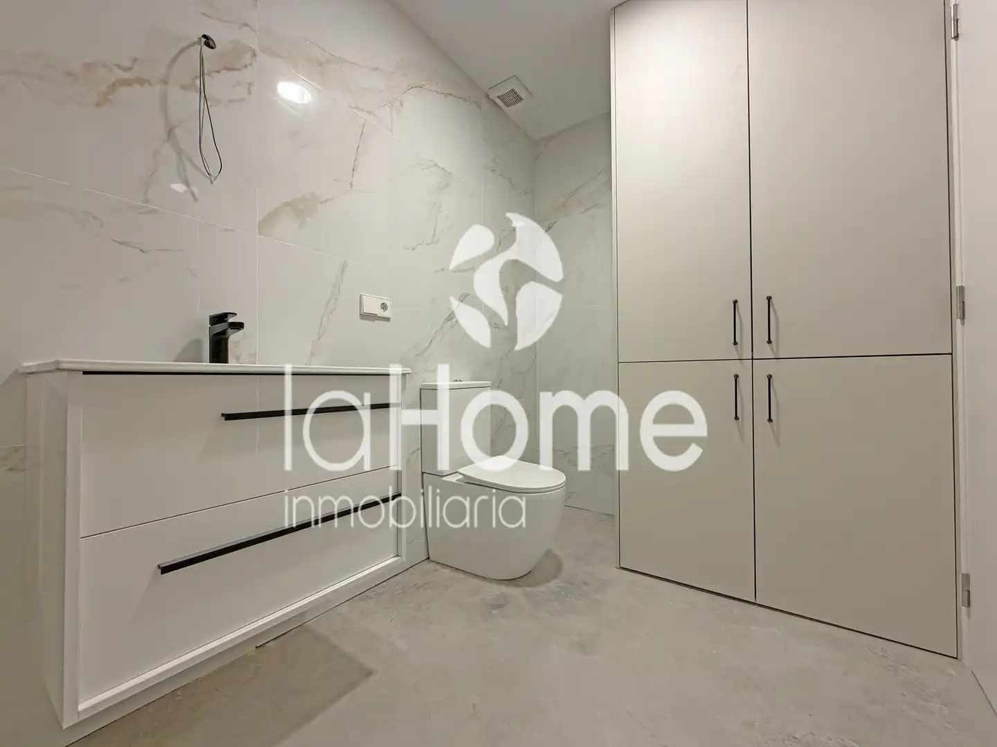 Badezimmer von Loft zum Verkauf in Paterna mit Ofen