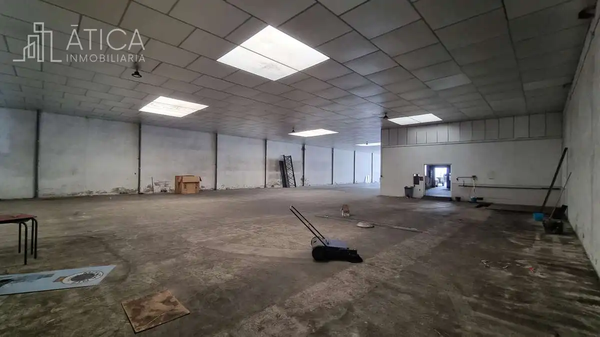 Industrial building for sale in Villares de la Reina, imagen 2