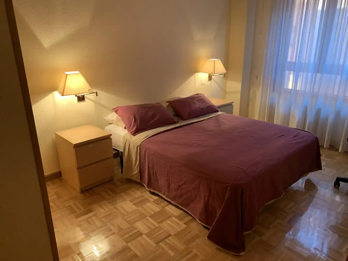 Dormitori de Pis per a compartir en Madrid amb Aire condicionat, Parquet i Moblat