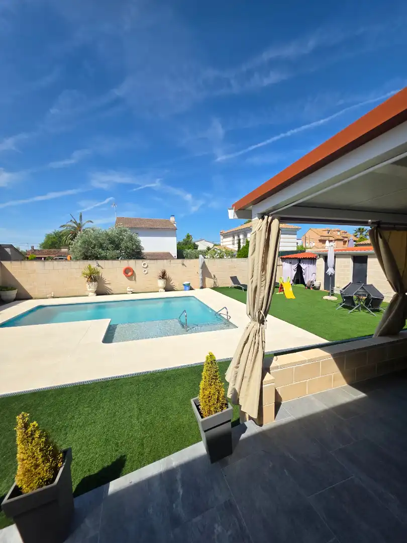 Swimming pool of Houses for sale in Griñón  with Air Conditioner, Heating and Private garden
