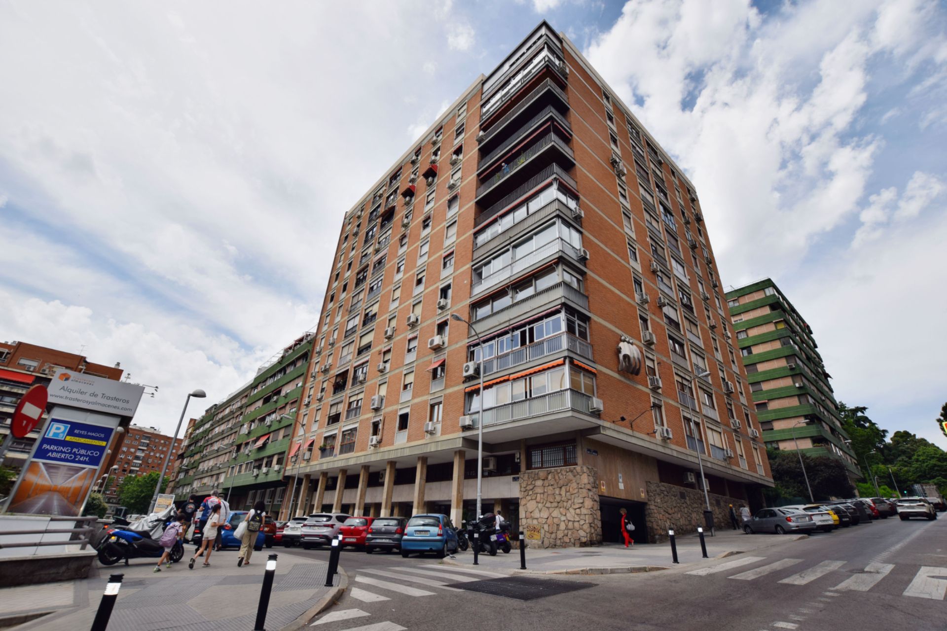 Vista exterior de Pis en venda en  Madrid Capital amb Calefacció, Terrassa i Piscina comunitària