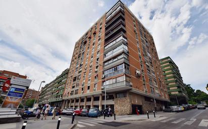 Vista exterior de Pis en venda en  Madrid Capital amb Calefacció, Terrassa i Piscina comunitària