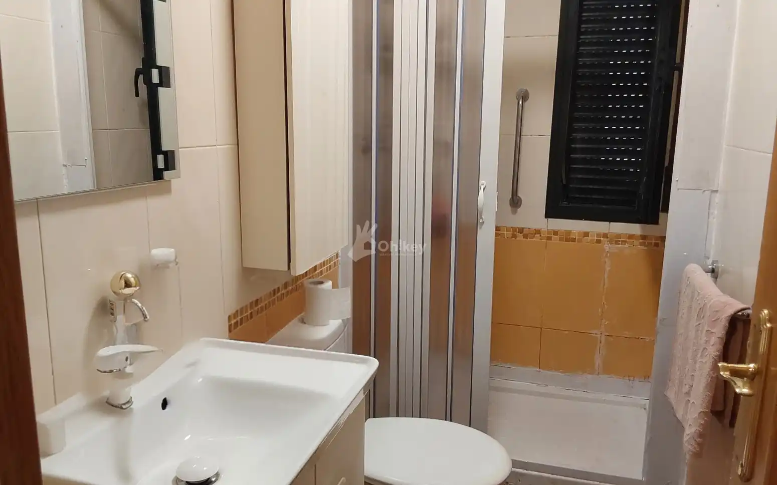 Badezimmer von Wohnung zum Verkauf in Arcicóllar mit Heizung, Privatgarten und Terrasse