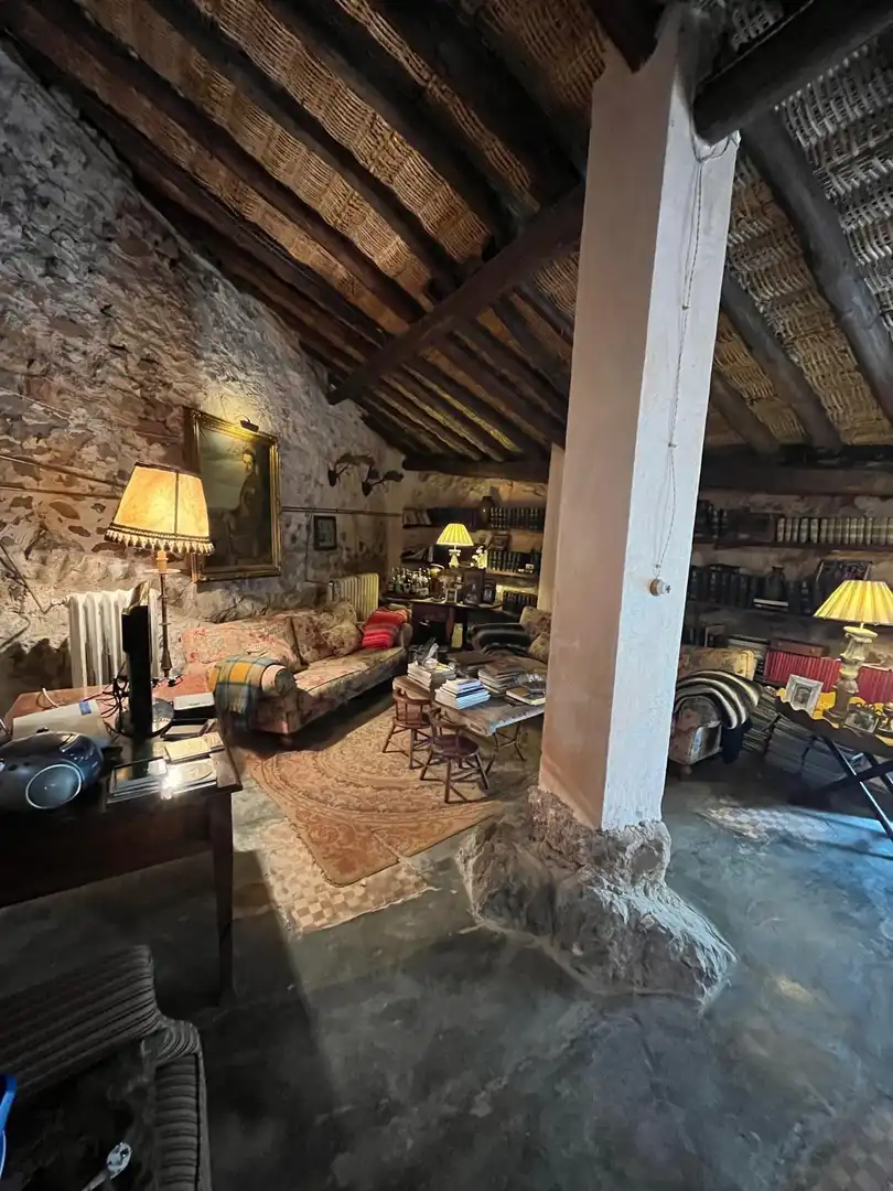 Sala d'estar de Finca rústica en venda en Bea amb Calefacció, Terrassa i Moblat