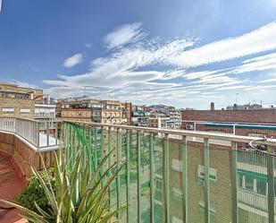 Vista exterior de Àtic en venda en  Granada Capital amb Calefacció, Parquet i Terrassa