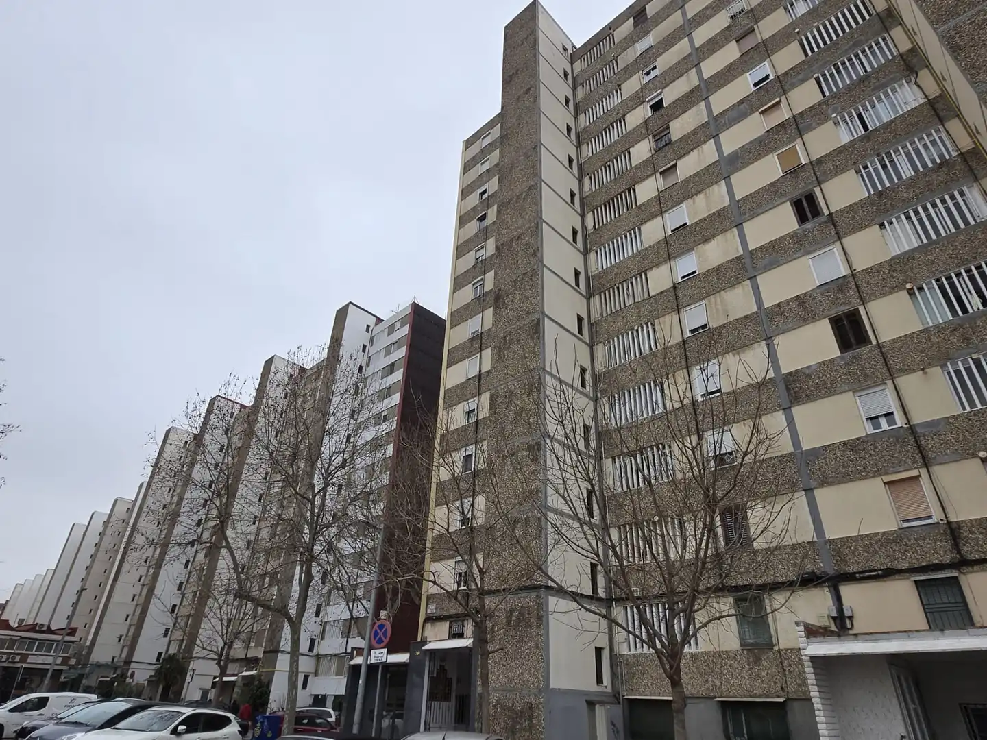Exterior view of Flat for sale in L'Hospitalet de Llobregat  with Oven, Balcony and Alarm