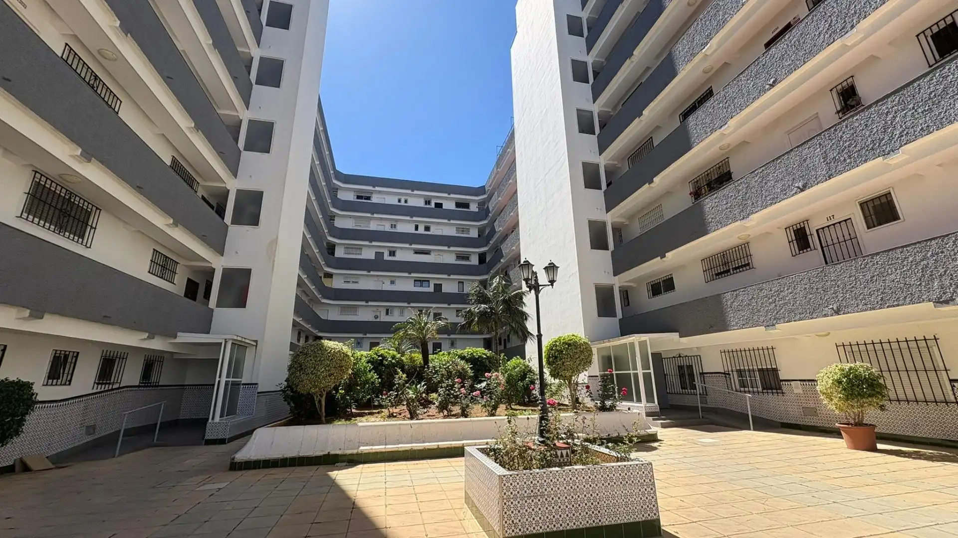 Vista exterior de Pis en venda en Torremolinos amb Aire condicionat, Terrassa i Balcó