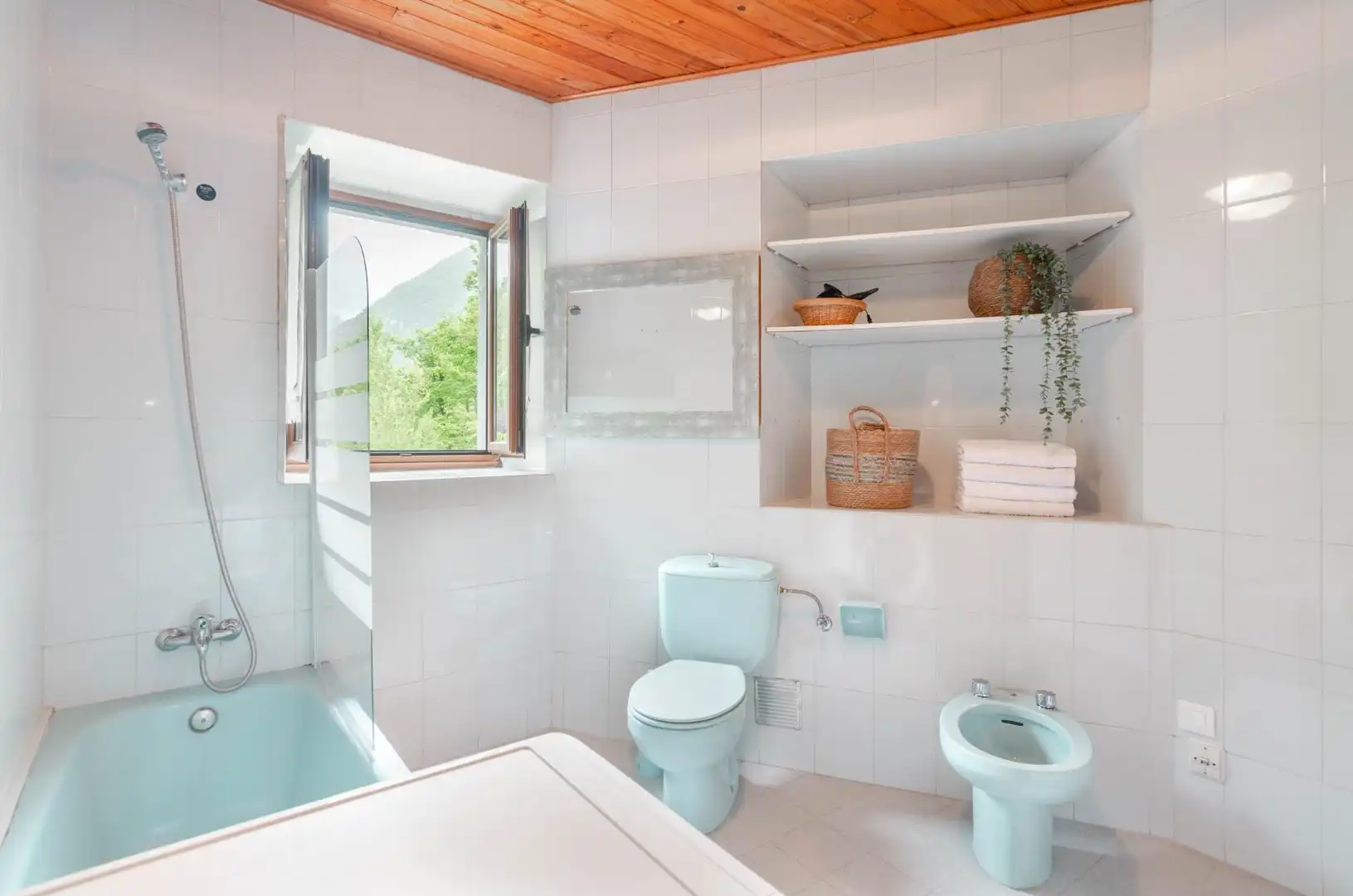 Baño de Casa adosada en venta en Somiedo con Calefacción, Jardín privado y Trastero