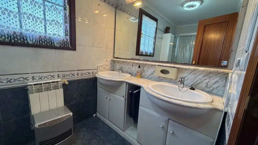 Badezimmer von Haus oder Chalet zum Verkauf in Zigoitia mit Heizung, Terrasse und Abstellraum