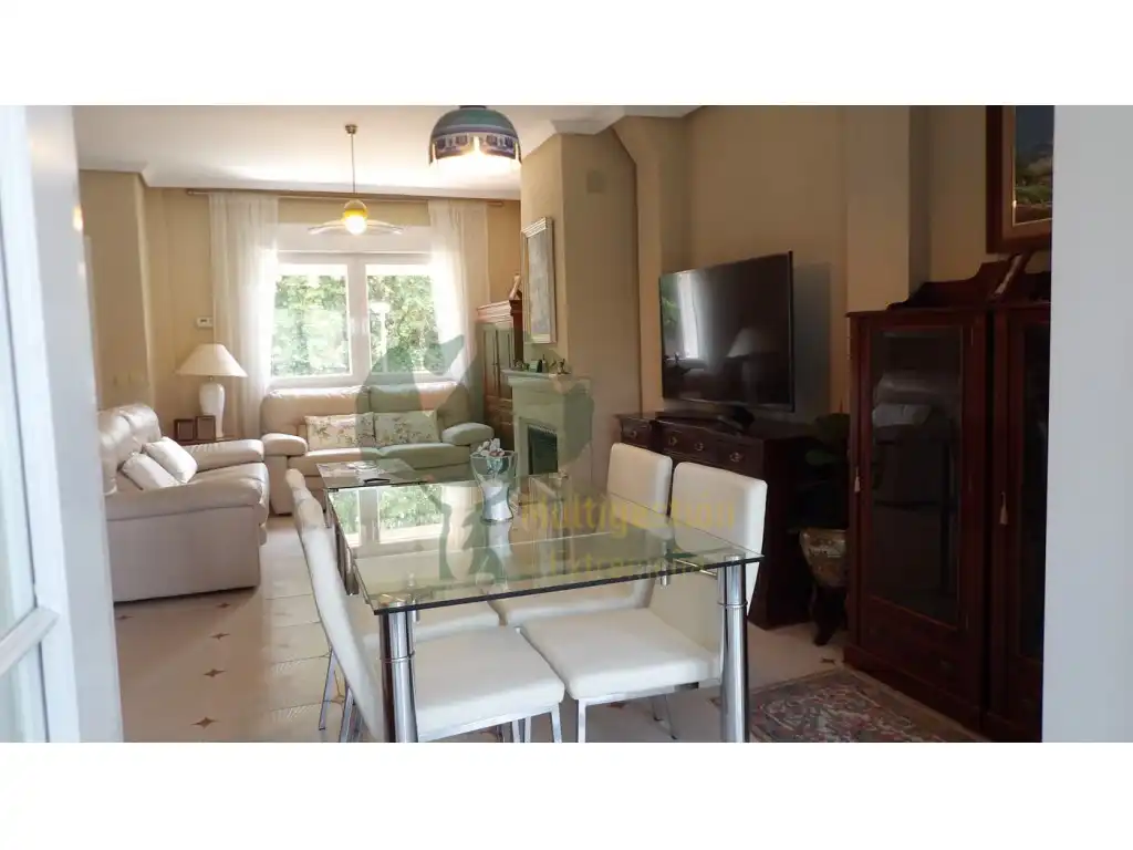 Sala de estar de Casa adosada en venta en Cáceres