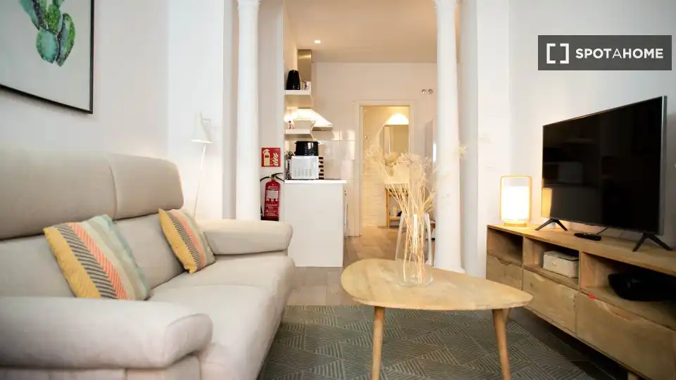 Flat for rent in Cortes - Huertas