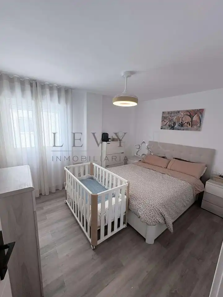 Dormitori de Pis en venda en Fuengirola amb Aire condicionat, Calefacció i Terrassa