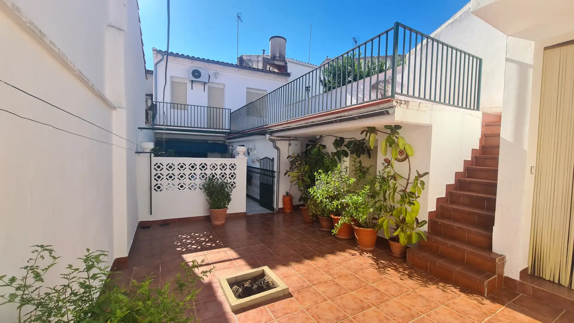 Vista exterior de Casa o xalet en venda en Campillo de Llerena amb Aire condicionat, Calefacció i Terrassa