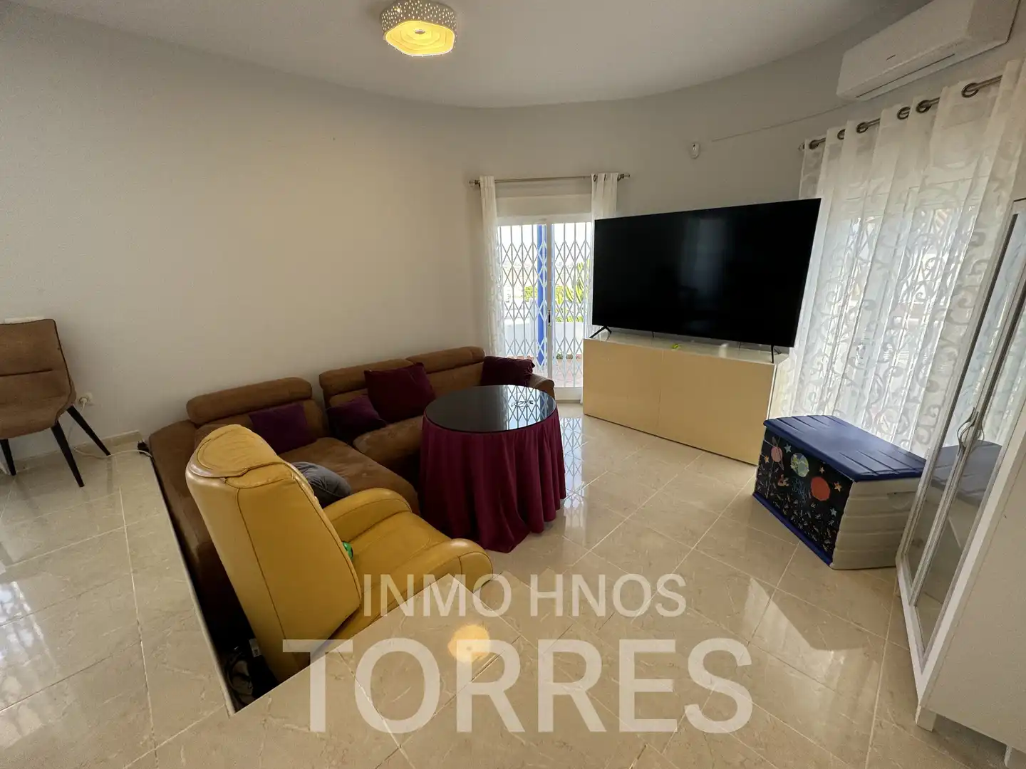 Sala d'estar de Casa o xalet en venda en Peñíscola / Peníscola amb Aire condicionat, Jardí privat i Terrassa