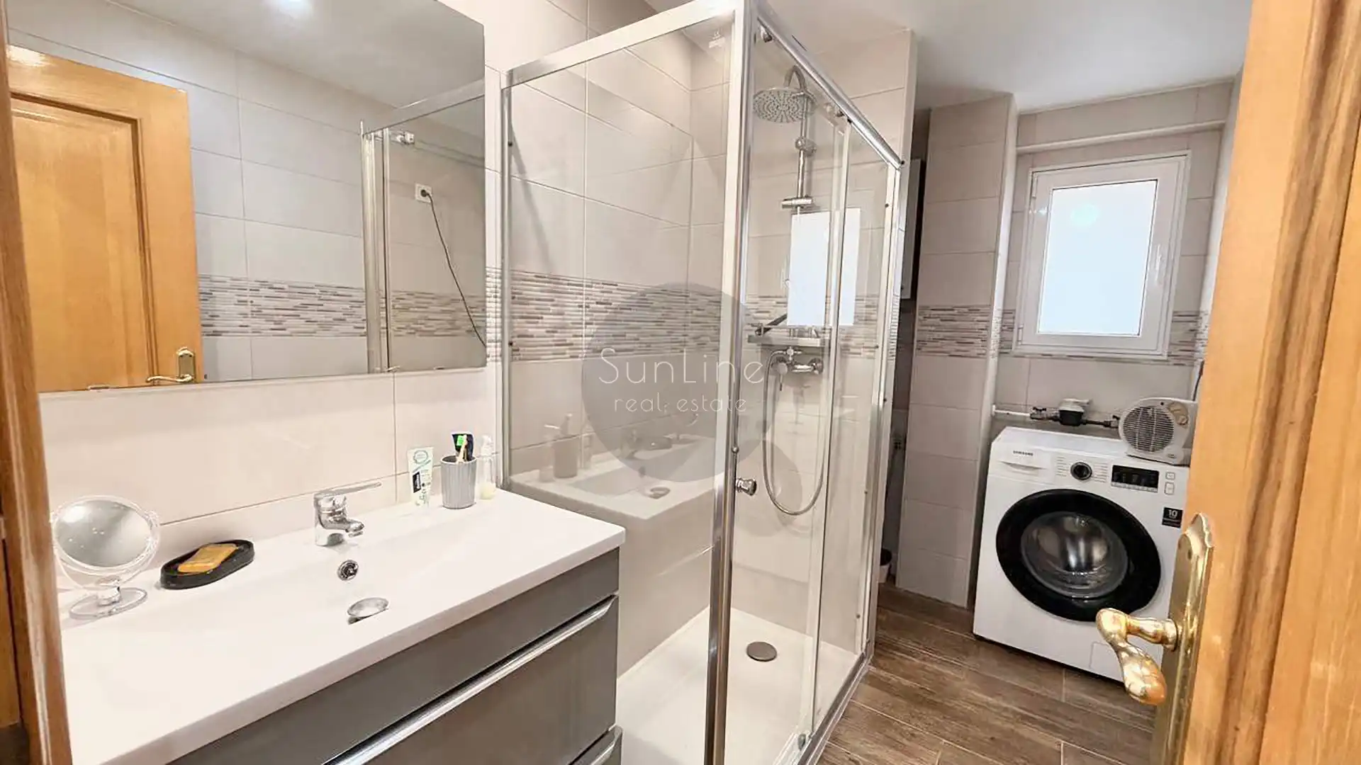 Bathroom of Flat for rent in Valencia  with Air Conditioner, Furnished and Balcony