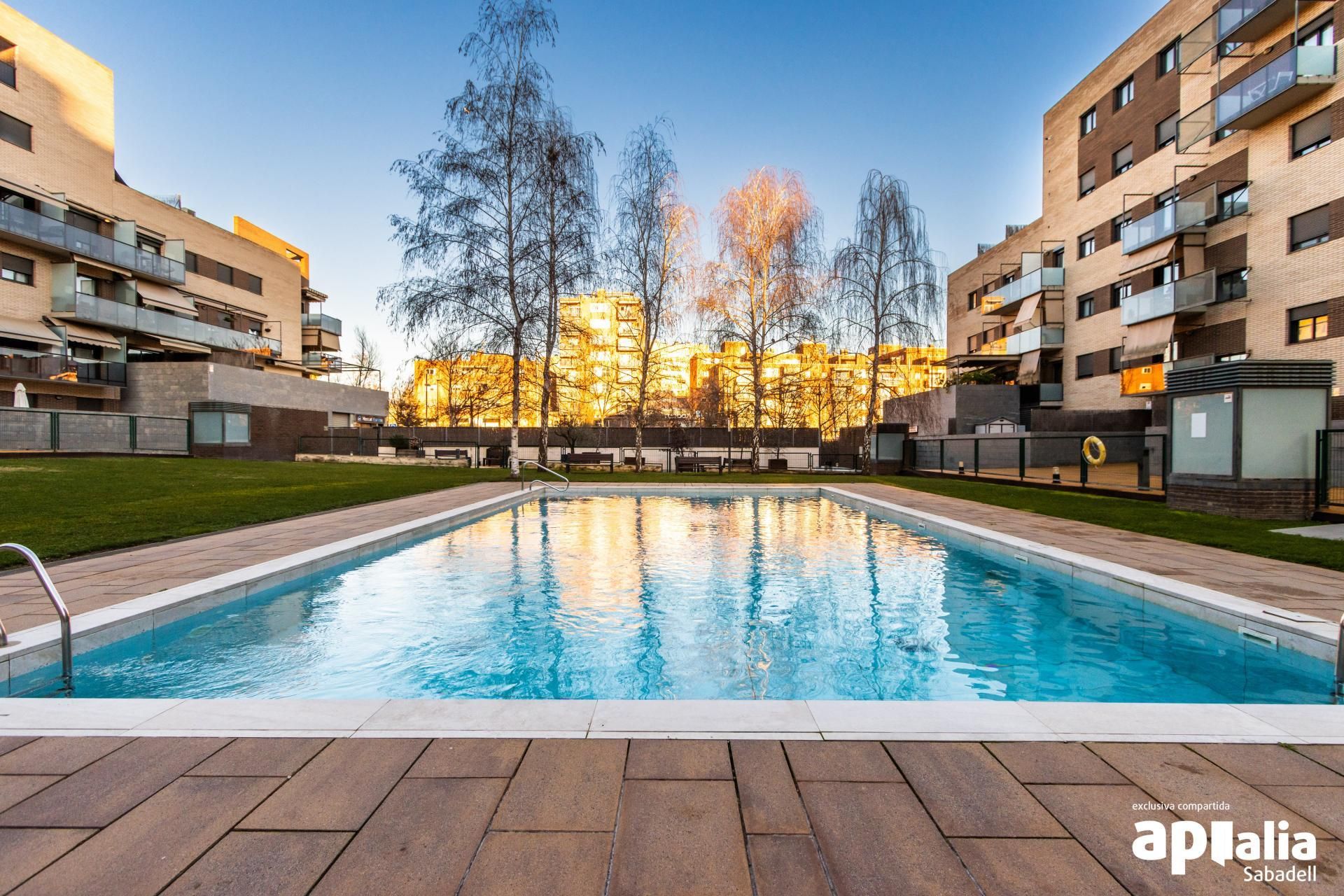 Piscina de Pis en venda en Sabadell amb Calefacció, Jardí privat i Traster