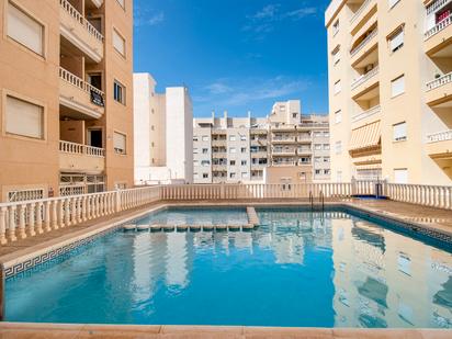 Piscina de Apartament en venda en Torrevieja amb Terrassa i Piscina comunitària