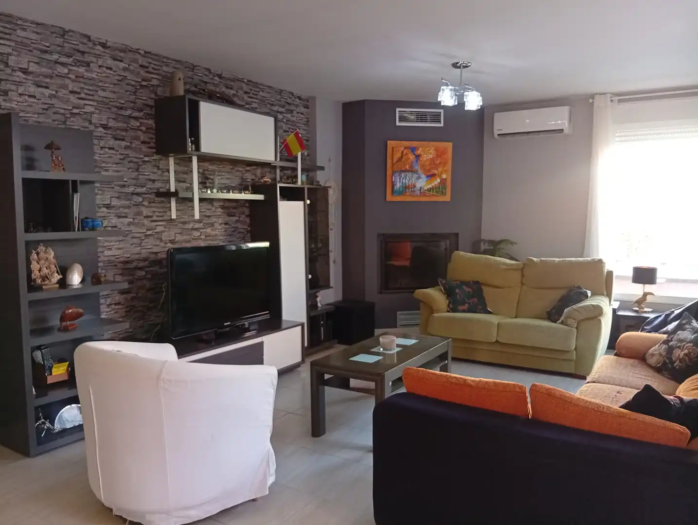 Sala d'estar de Casa adosada en venda en Daganzo de Arriba amb Aire condicionat, Calefacció i Jardí privat