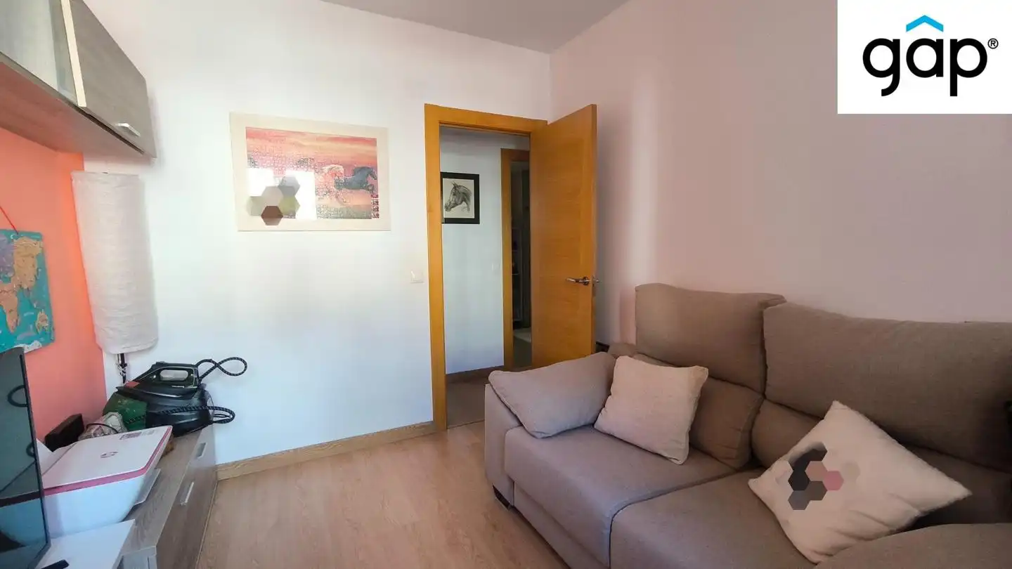 Sala d'estar de Pis en venda en Cuenca amb Aire condicionat, Calefacció i Parquet