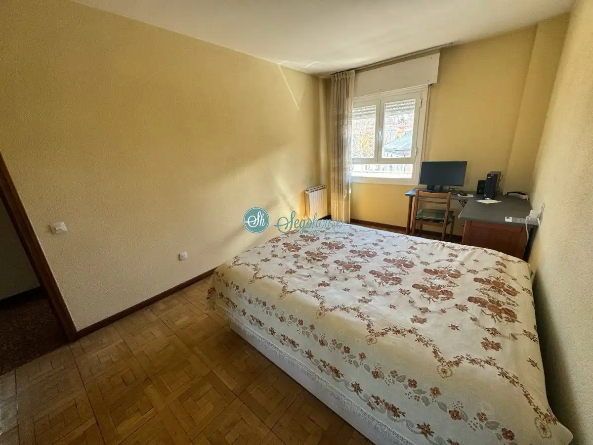 Dormitori de Pis en venda en Segovia amb Calefacció, Parquet i Terrassa