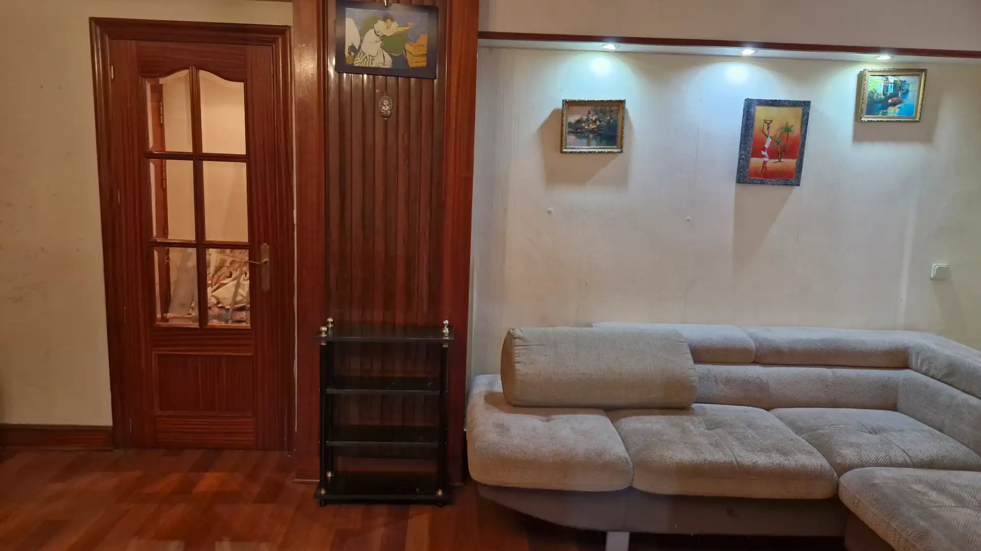 Sala d'estar de Pis en venda en Bilbao  amb Calefacció, Parquet i Moblat