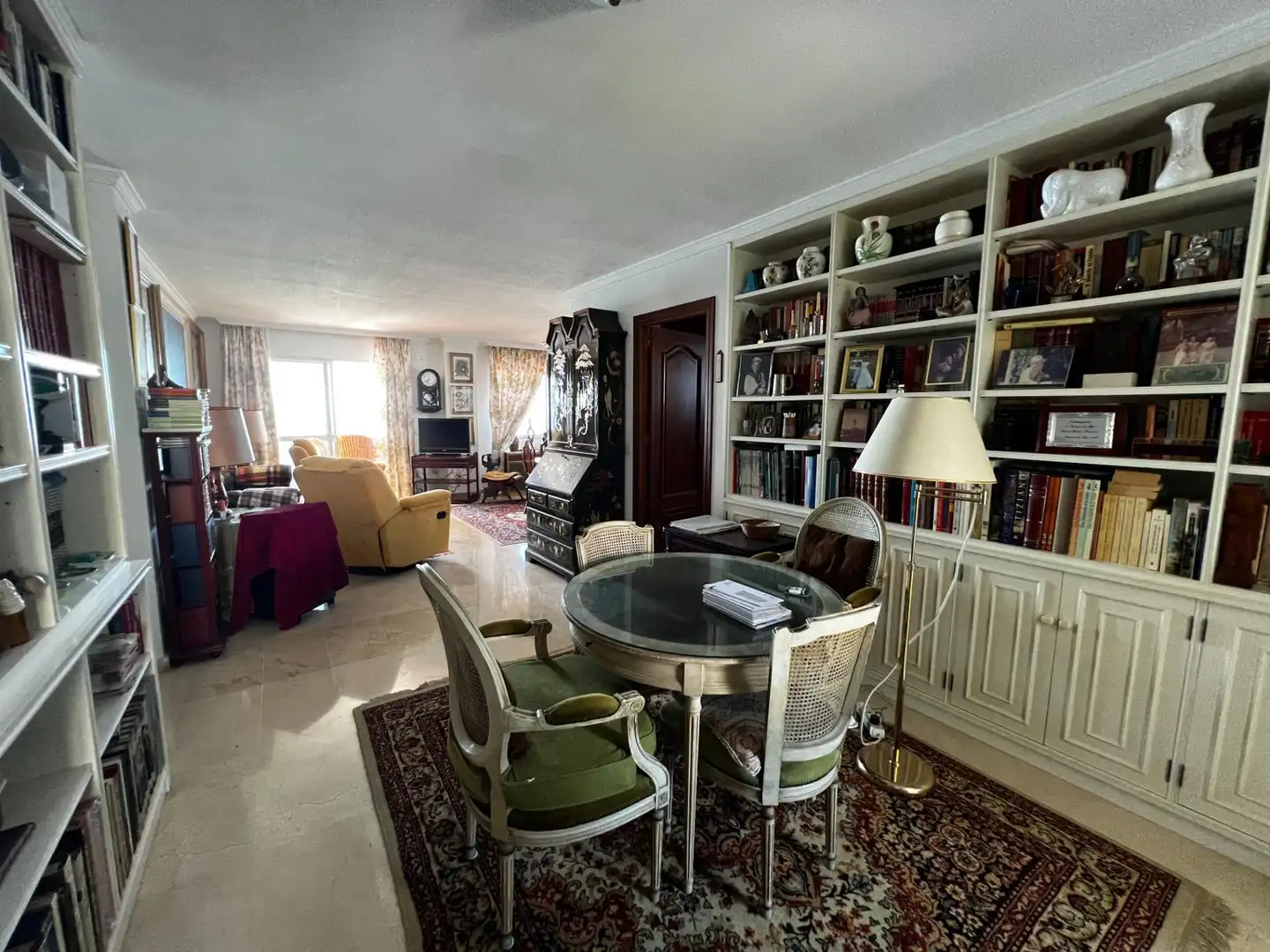 Sala d'estar de Apartament en venda en Fuengirola amb Aire condicionat, Terrassa i Piscina comunitària