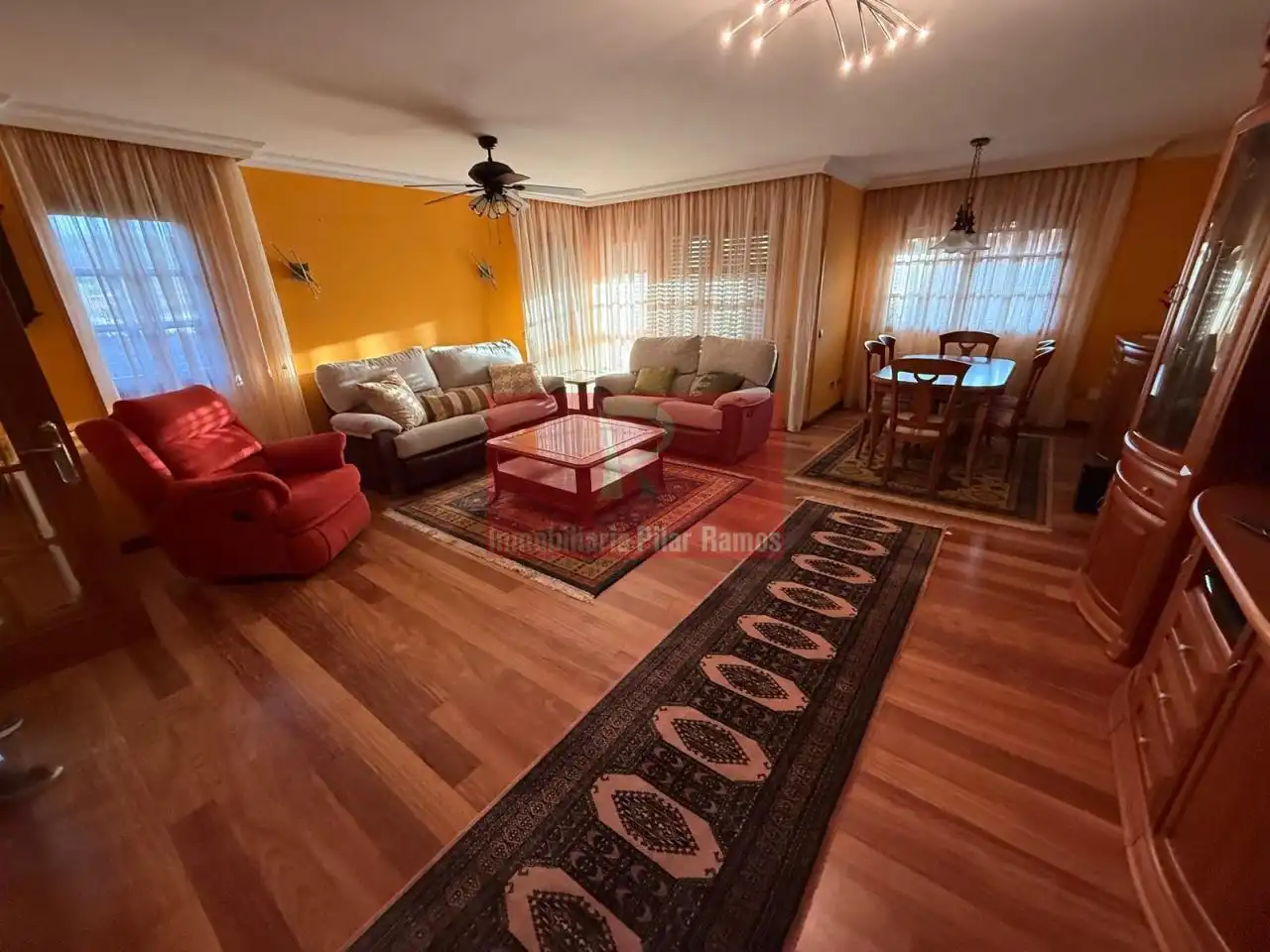Sala d'estar de Casa adosada en venda en Sariegos amb Calefacció, Jardí privat i Terrassa