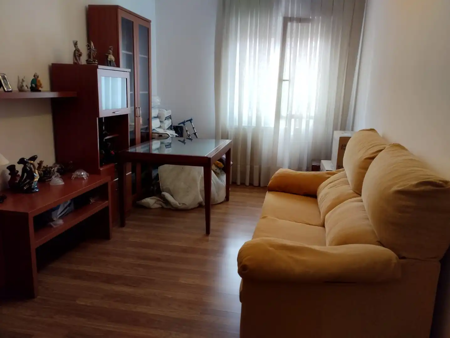 Sala d'estar de Pis en venda en  Logroño amb Calefacció, Parquet i Moblat