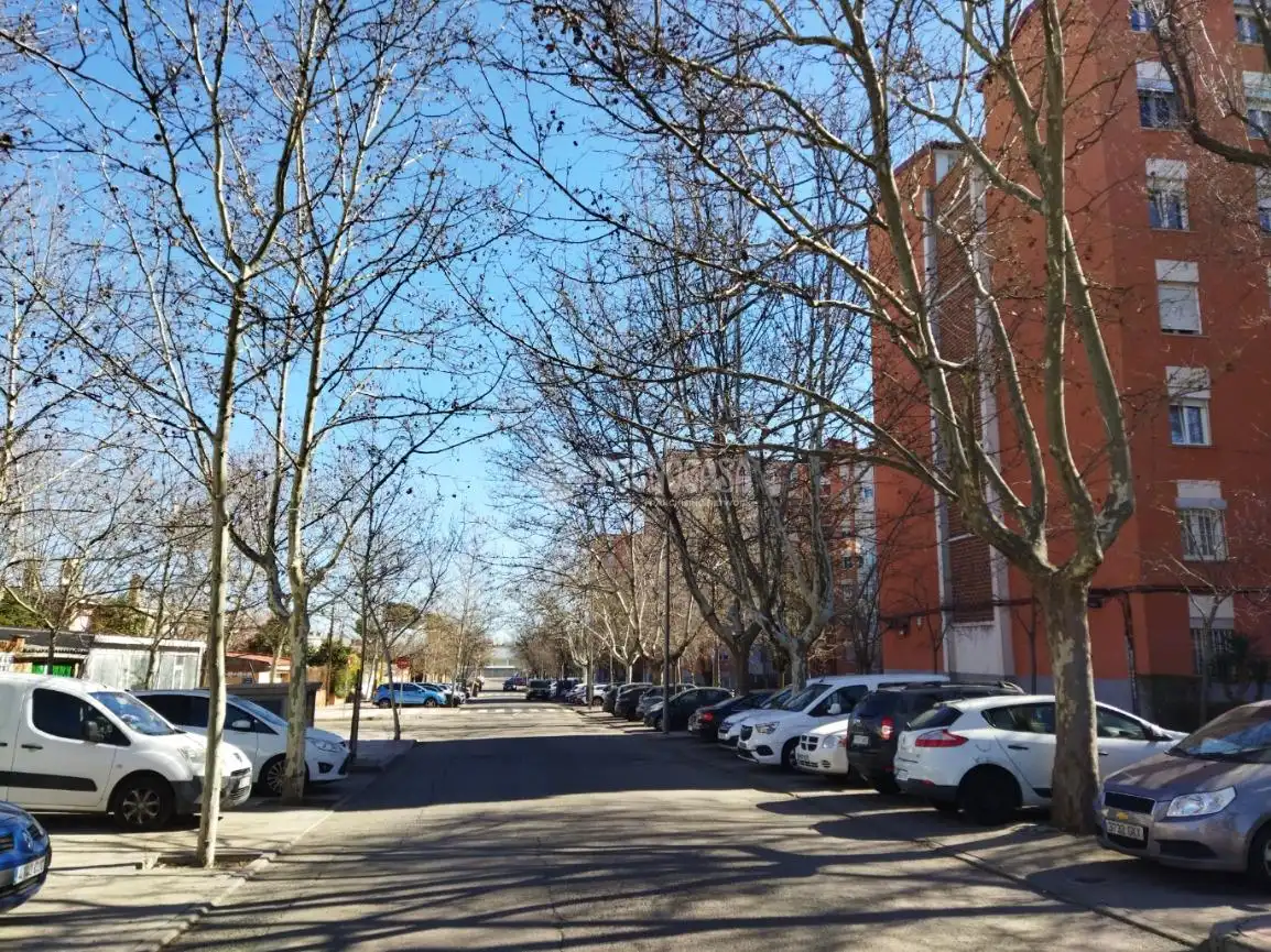 Vista exterior de Piso en venta en Madrid con Calefacción