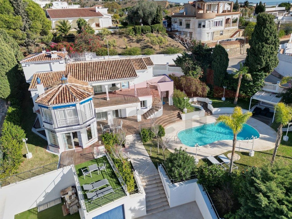 Exterior view of House or chalet for sale in Vélez-Málaga  with Air Conditioner, Terrace and Swimming Pool