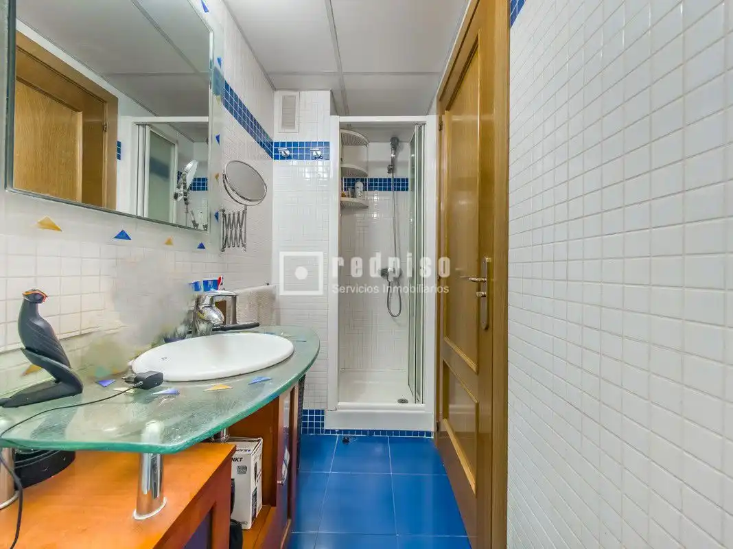 Bathroom of Flat for sale in Alcorcón  with Air Conditioner, Heating and Parquet flooring
