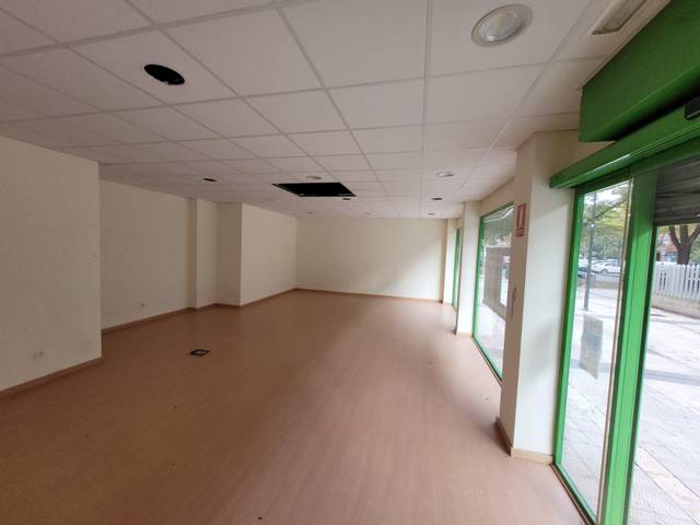 Local comercial en Alquiler en Calle BORAU, J.LUIS (CINEASTA) en Ranillas