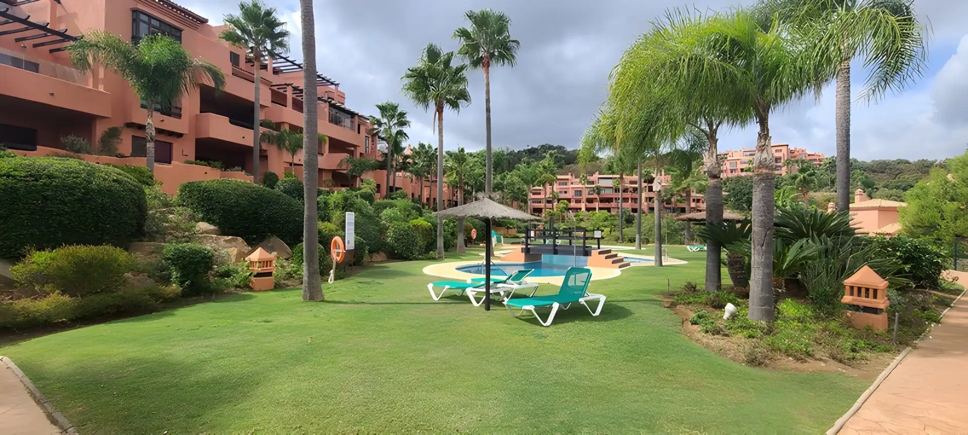 Außenansicht von Erdgeschoss zum Verkauf in Marbella mit Klimaanlage, Heizung und Terrasse