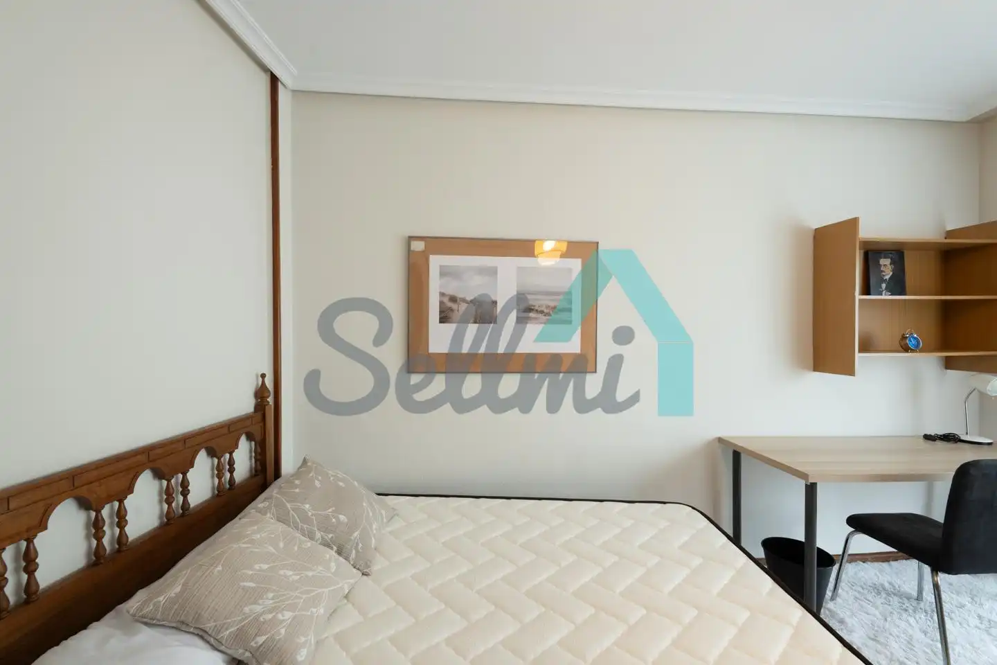 Bedroom of Flat for share in Oviedo   with Heating, Parquet flooring and Terrace