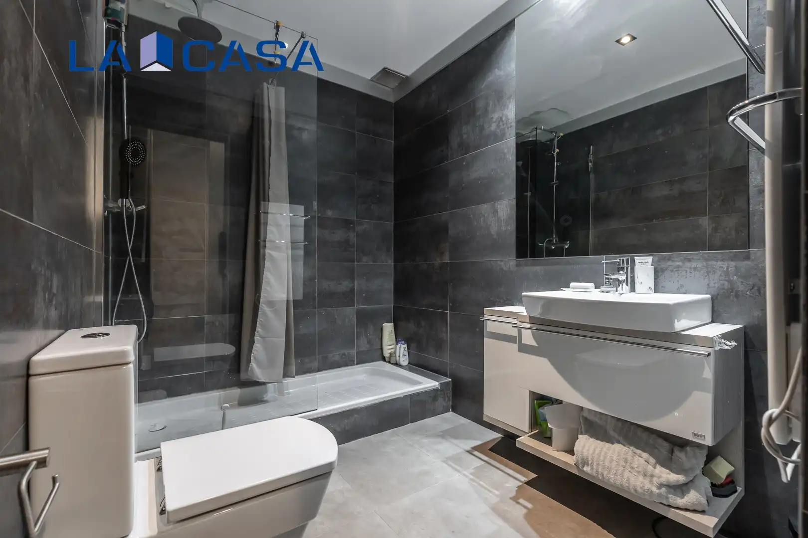 Badezimmer von Maisonette zum Verkauf in Madrid mit Klimaanlage, Heizung und Terrasse