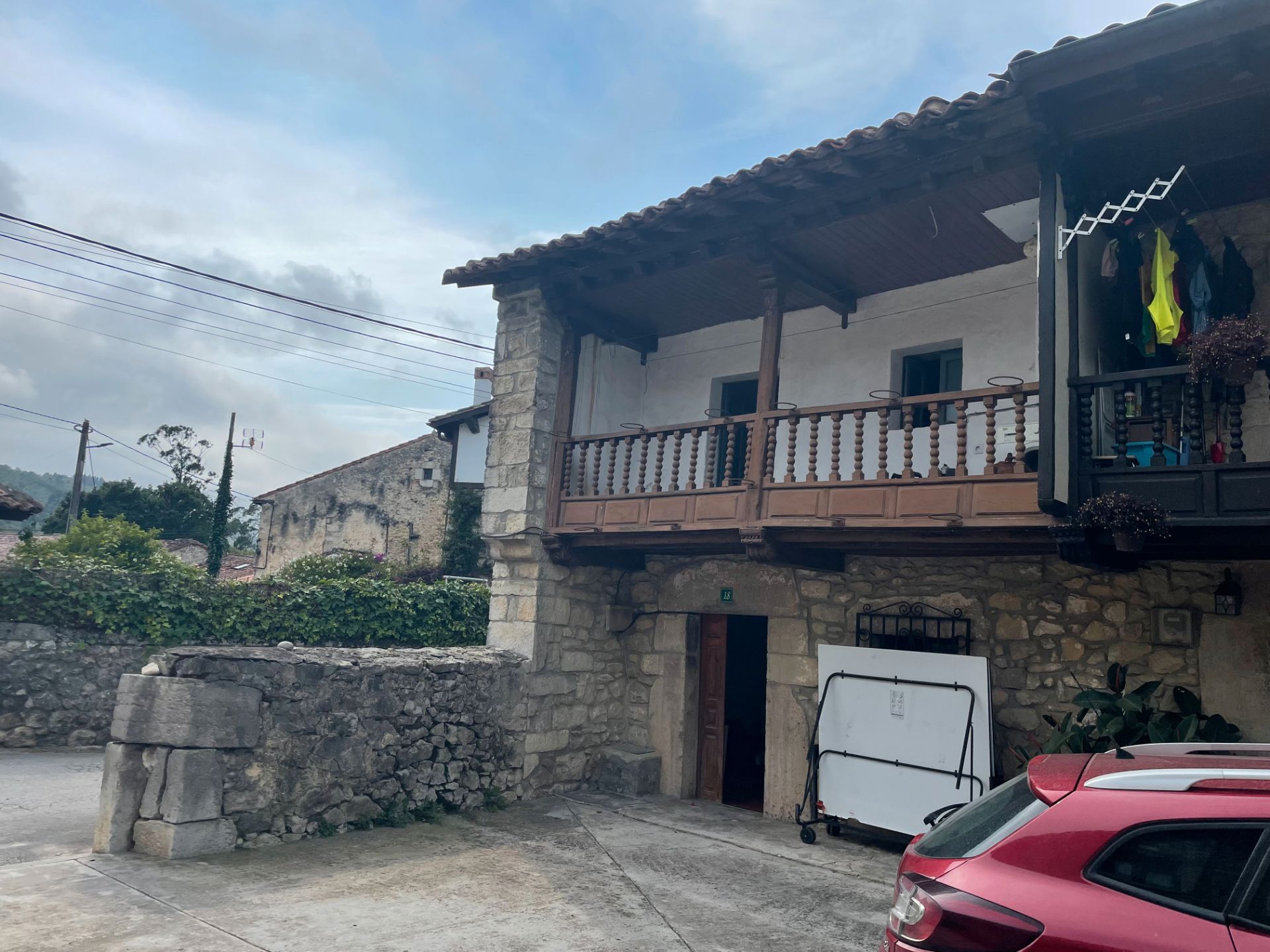 Vista exterior de Casa o xalet en venda en Val de San Vicente  amb Jardí privat i Balcó