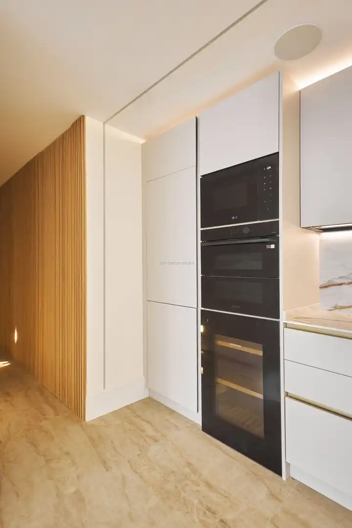 Cuina de Apartament en venda en Madrid amb Aire condicionat