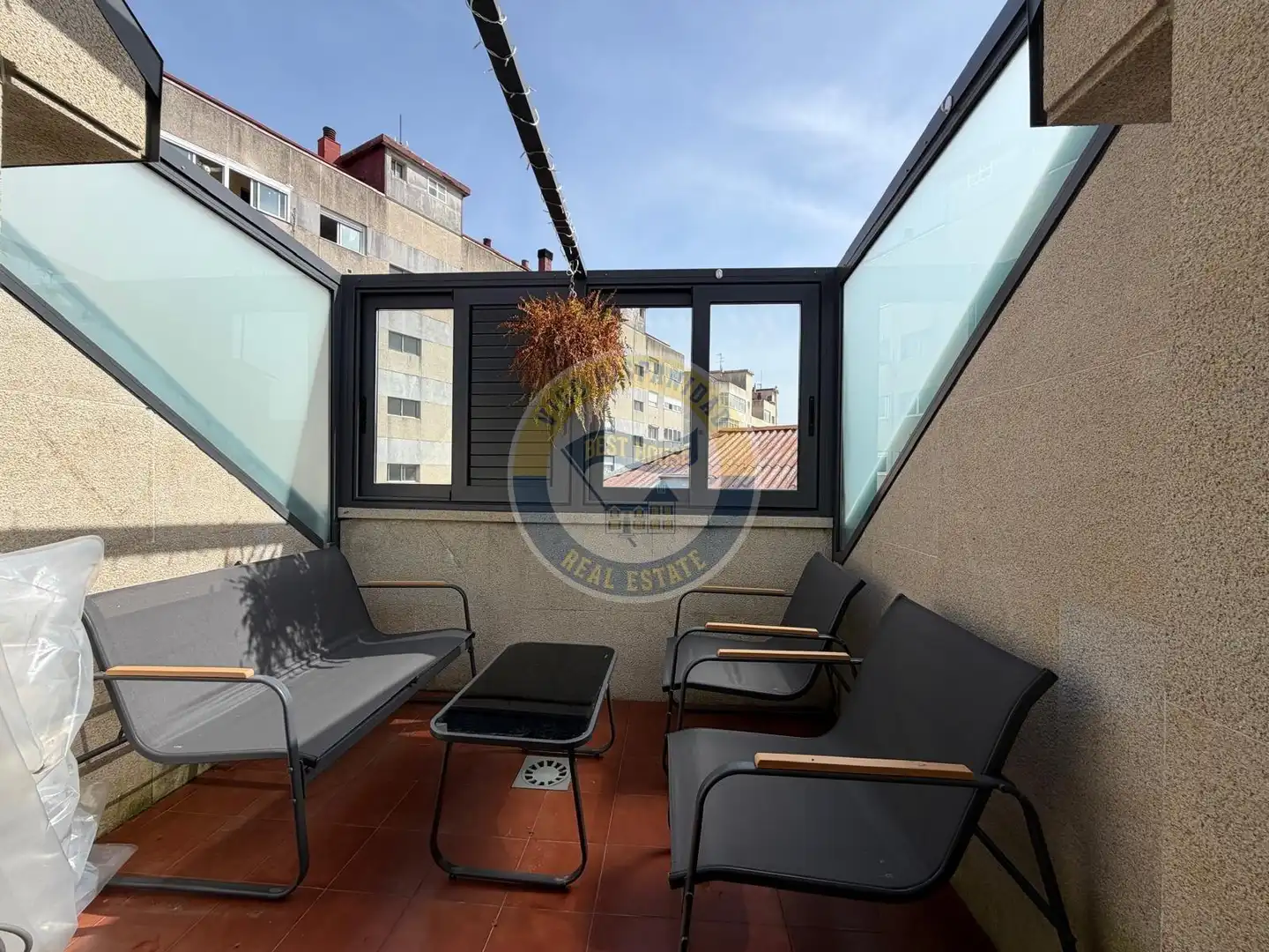 Terraza de Ático en venta en Vigo  con Calefacción, Parquet y Terraza