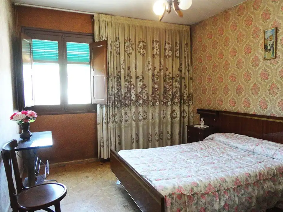 Schlafzimmer von Einfamilien-Reihenhaus zum Verkauf in Salas de los Infantes mit Heizung und Privatgarten