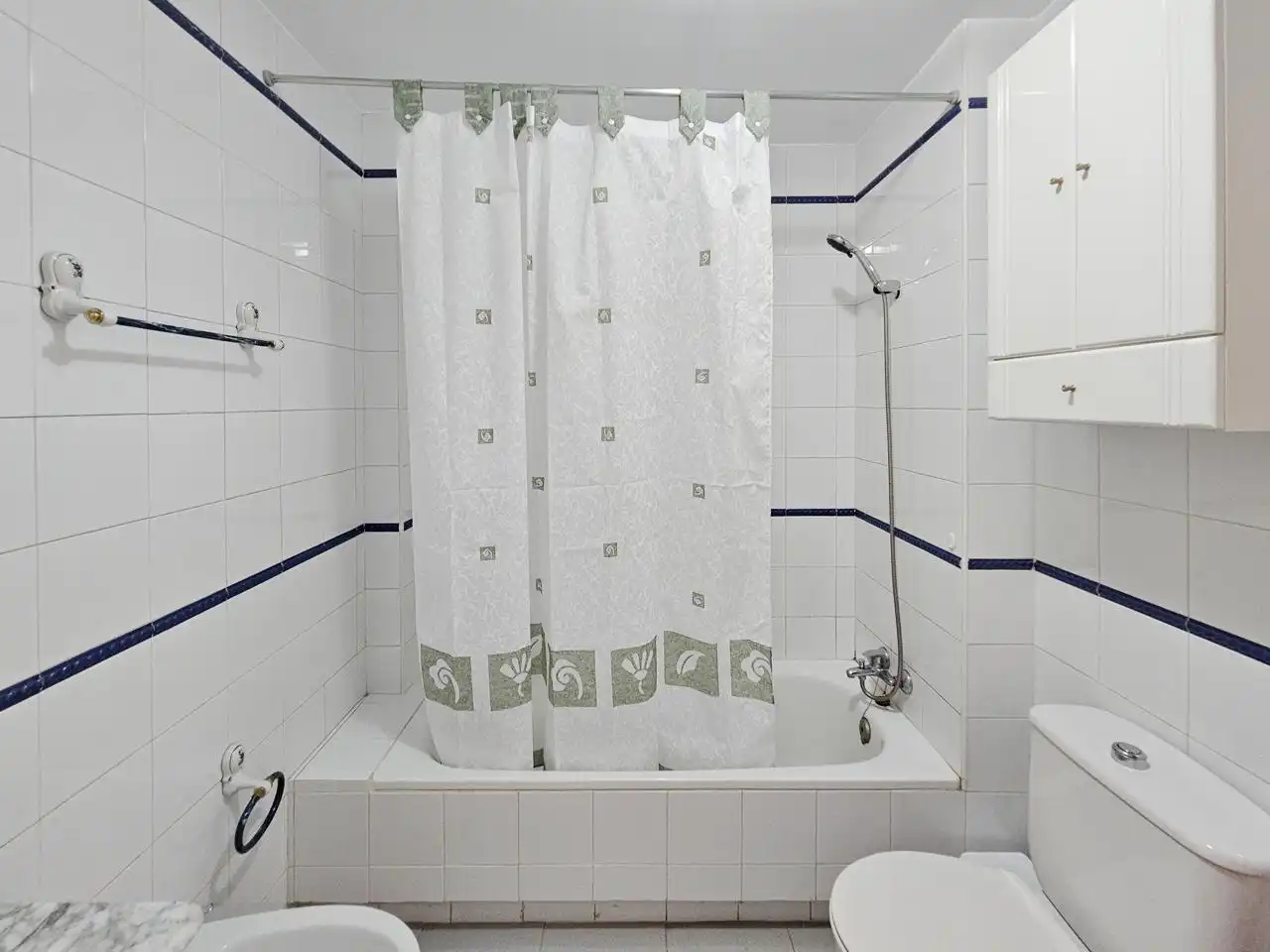 Bany de Apartament de lloguer en Alcalá de Guadaira amb Aire condicionat i Moblat