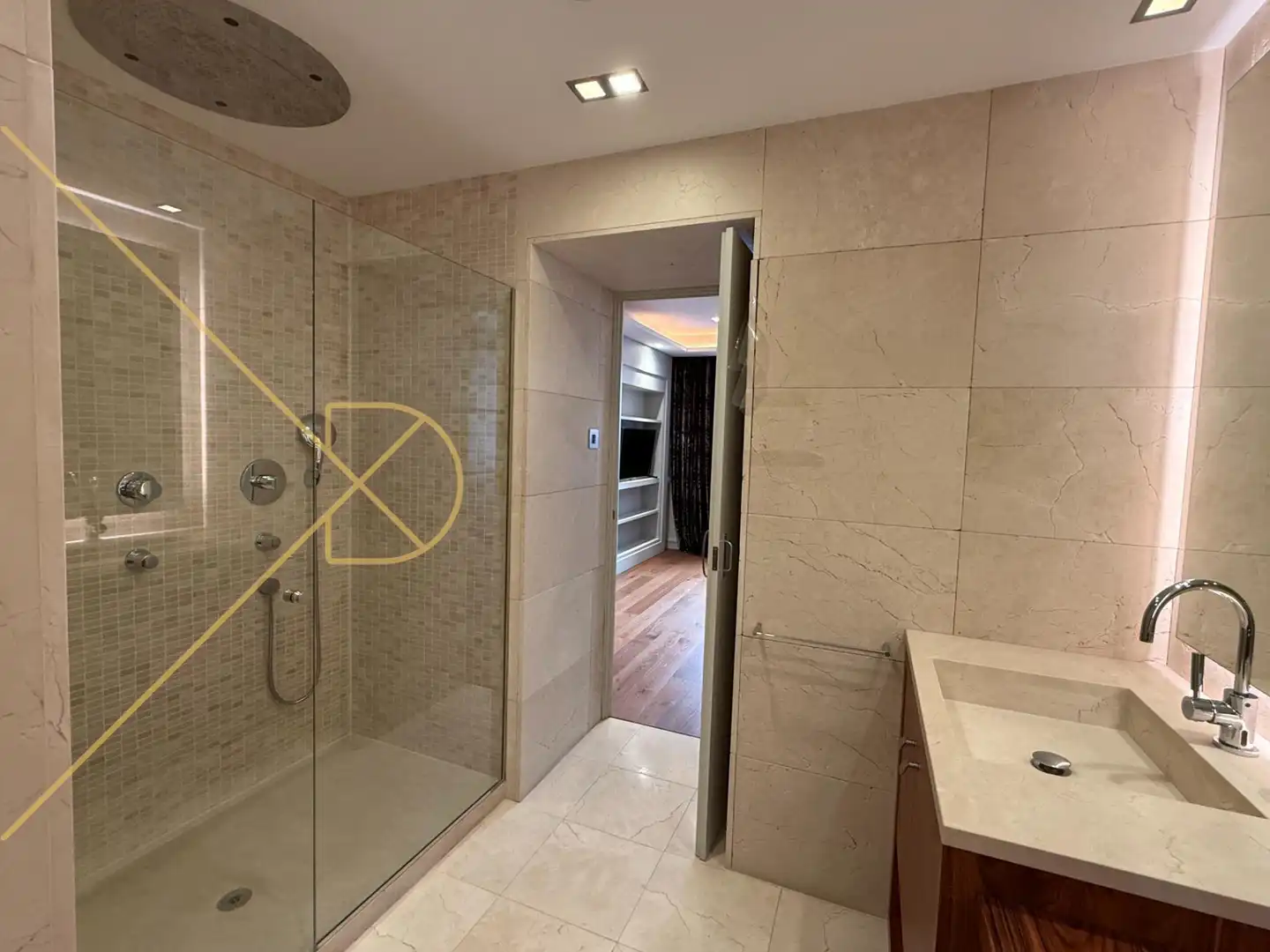 Badezimmer von Dachboden zur Miete in Barcelona mit Klimaanlage, Heizung und Parkett