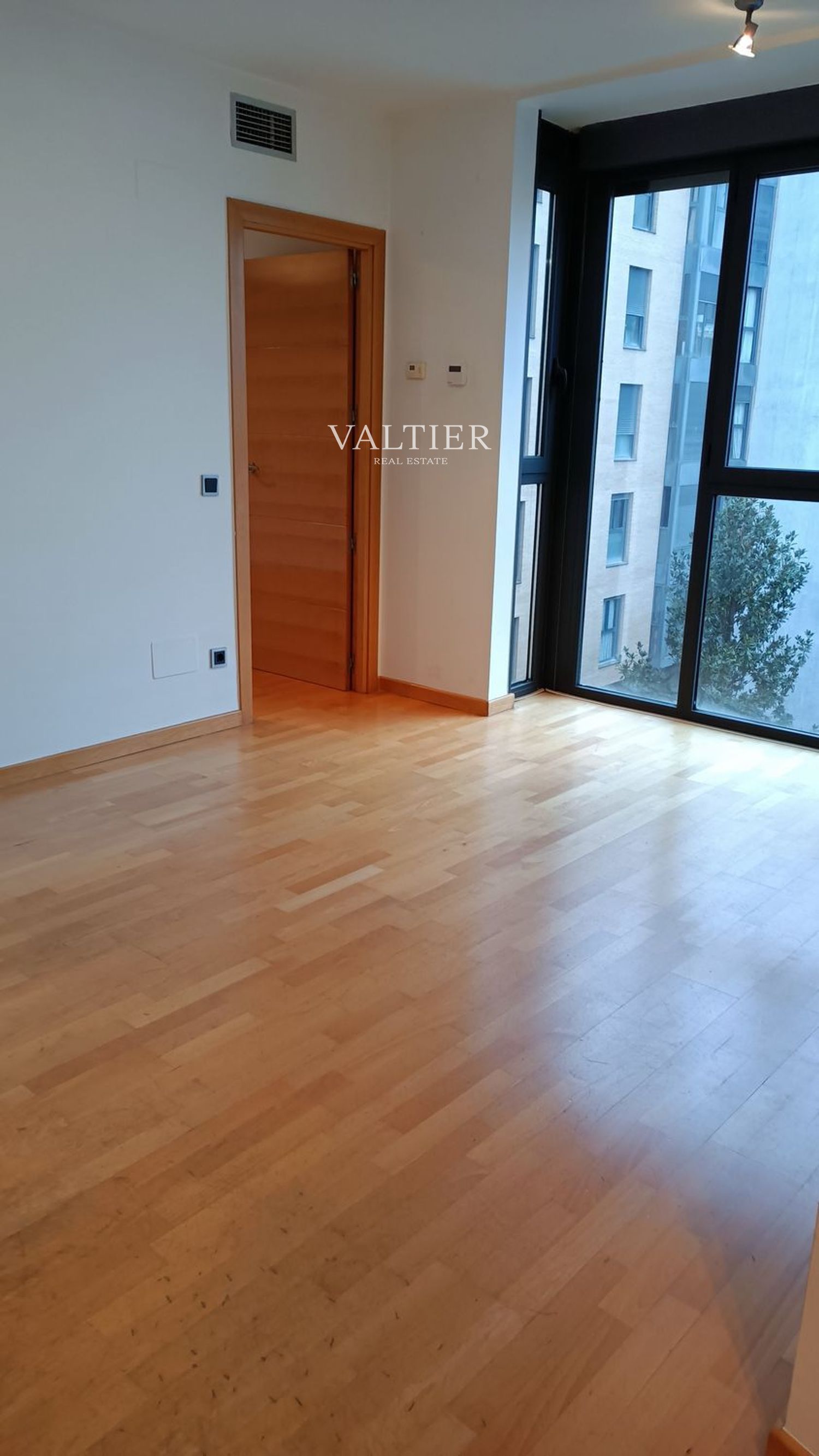 Bedroom of Flat for rent in  Madrid Capital  with Air Conditioner, Storage room and Swimming Pool