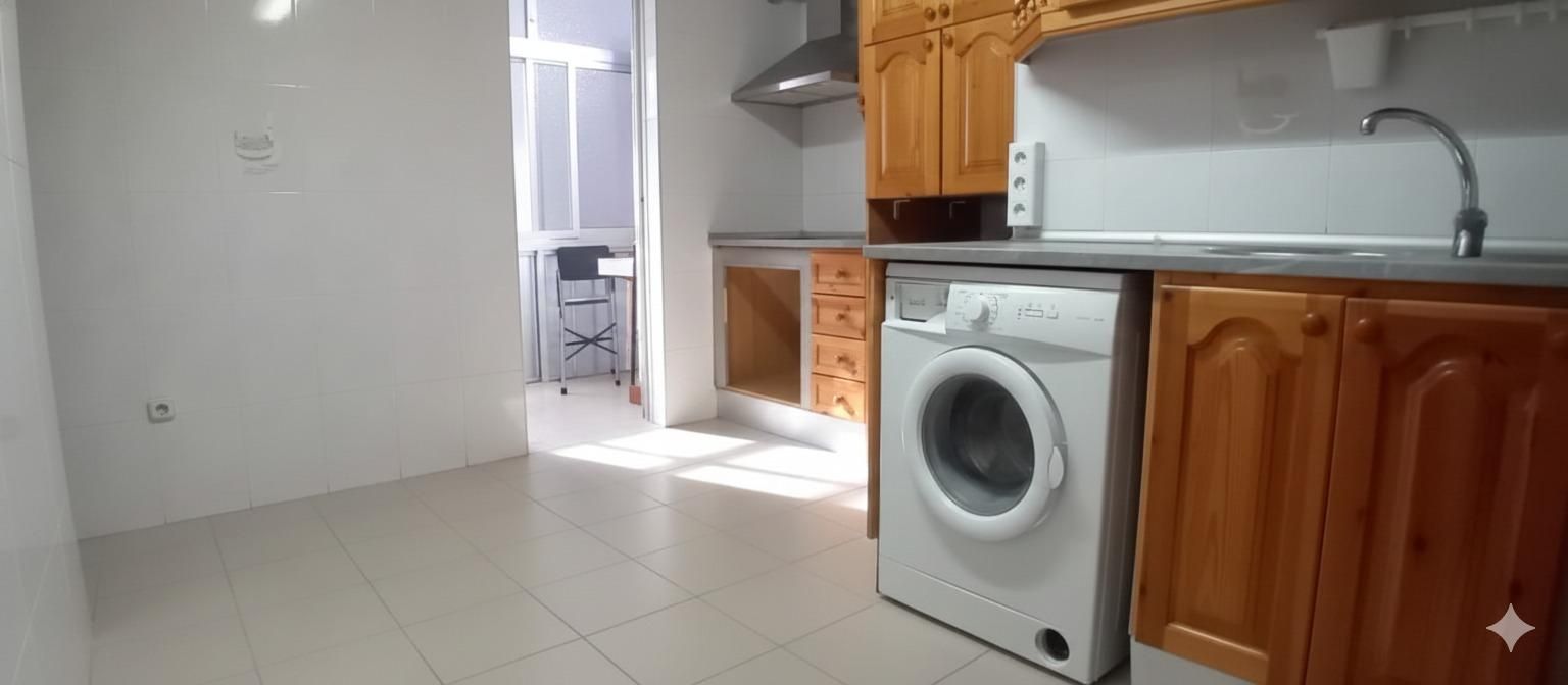 Cuina de Pis en venda en Algeciras amb Traster i Balcó