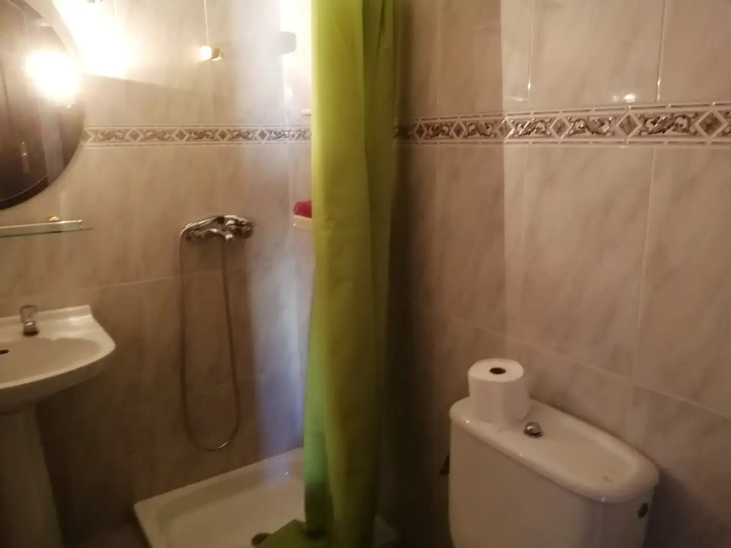 Baño de Piso de alquiler en Cádiz con Aire acondicionado, Terraza y Amueblado