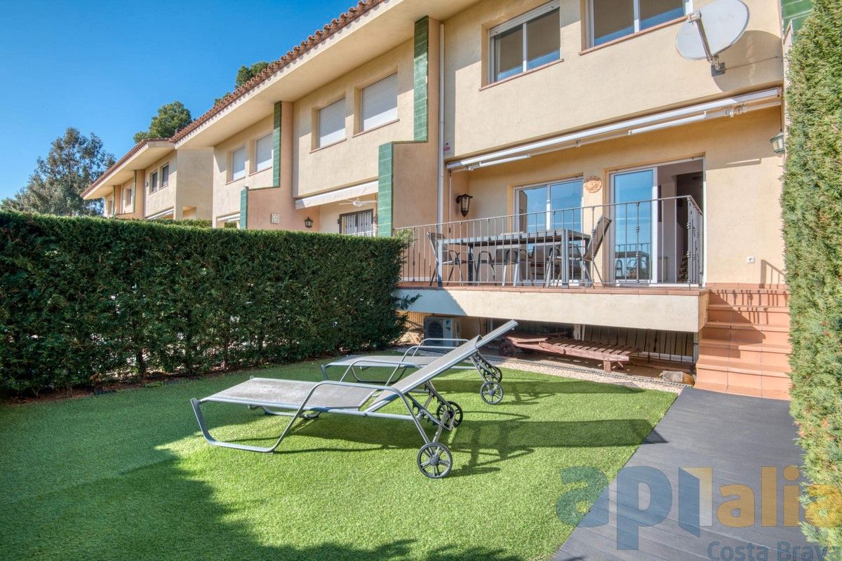 Jardí de Casa adosada en venda en Sant Feliu de Guíxols amb Calefacció, Jardí privat i Terrassa