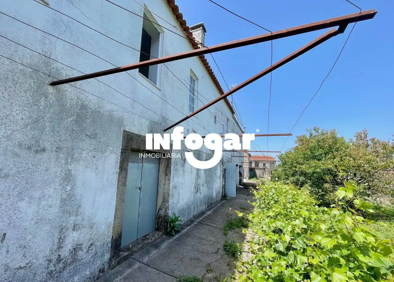 Vista exterior de Casa o xalet en venda en O Rosal   amb Jardí privat, Parquet i Terrassa