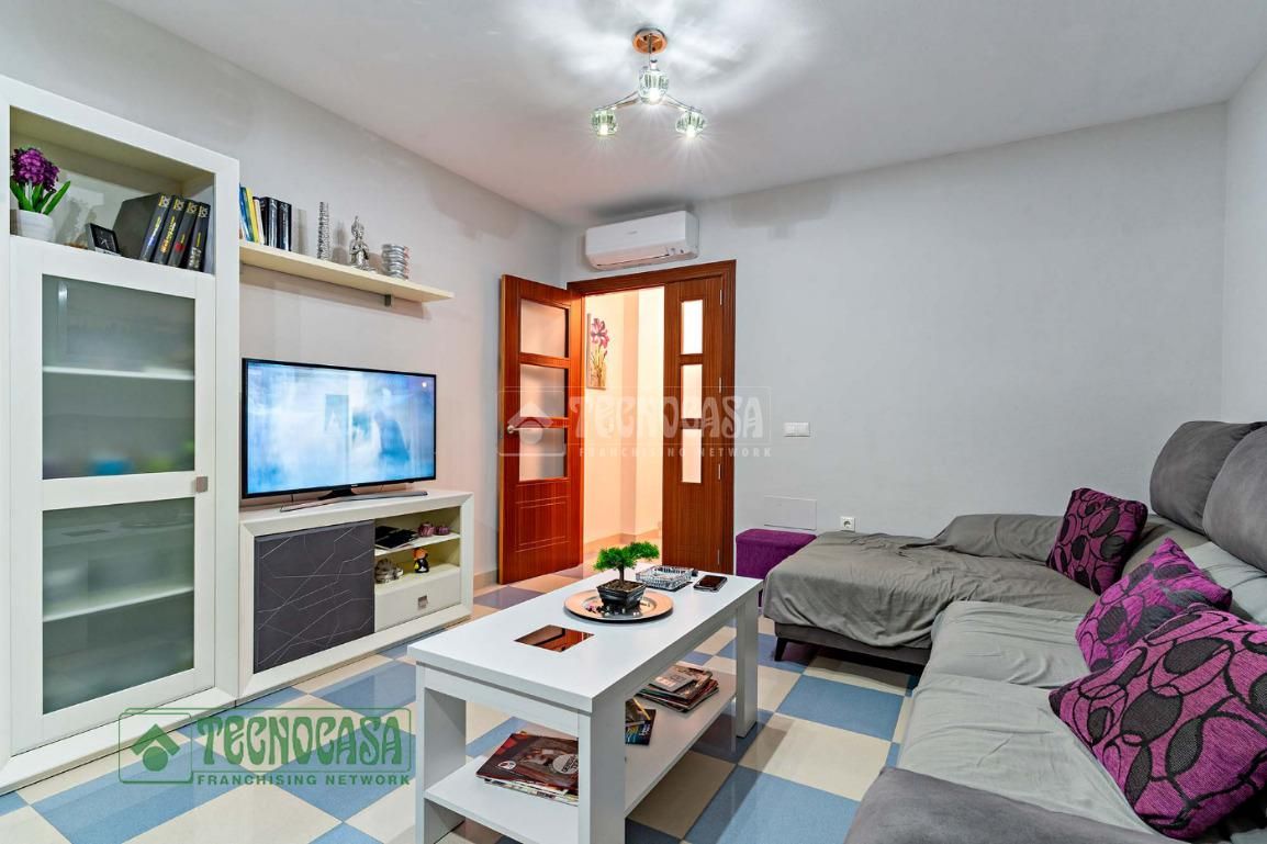 Sala de estar de Piso en venta en Roquetas de Mar con Aire acondicionado