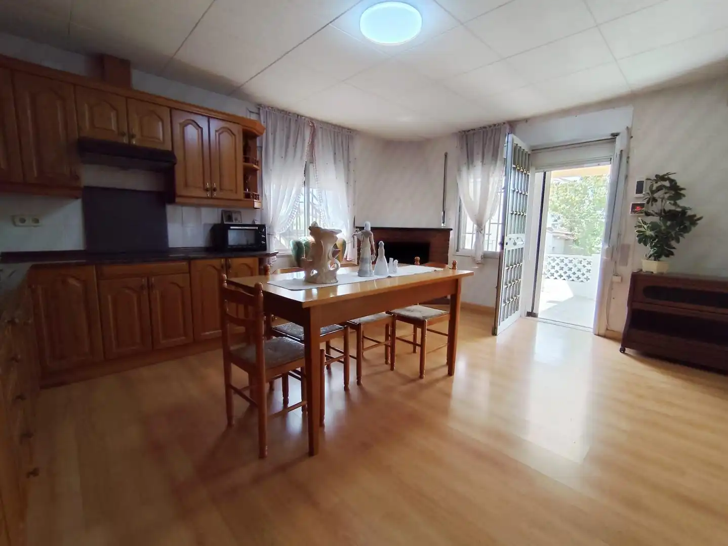 Cocina de Casa o chalet en venta en Santa Perpètua de Mogoda con Aire acondicionado, Calefacción y Jardín privado
