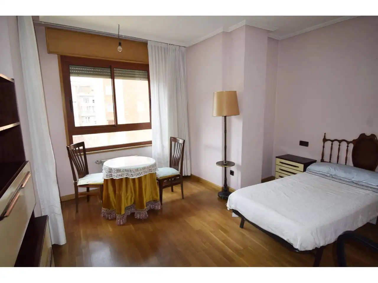 Habitación de Piso en venta en León Capital  con Calefacción, Parquet y Terraza